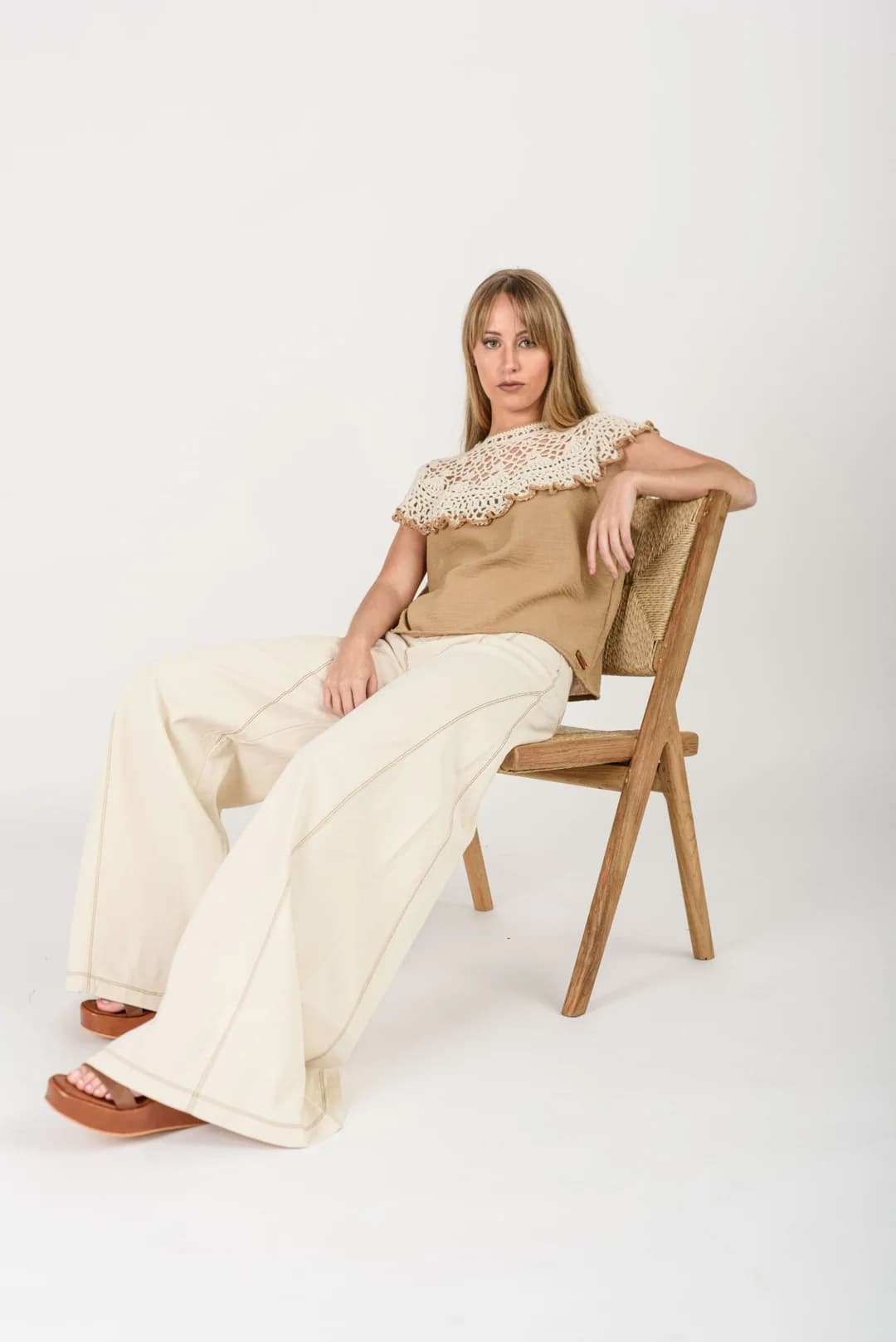 Blusa Magnolia — Camisas y blusas Celeste · BONA