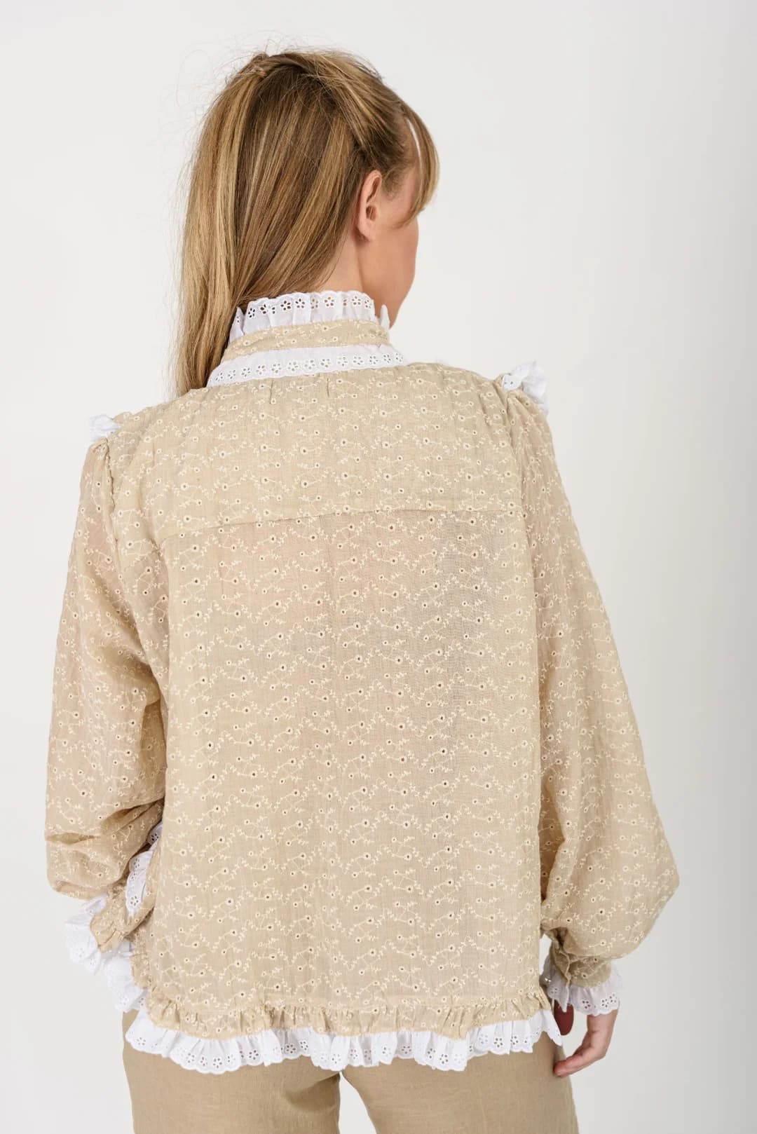 Camisa Juliette — Camisas y blusas Beige · BONA
