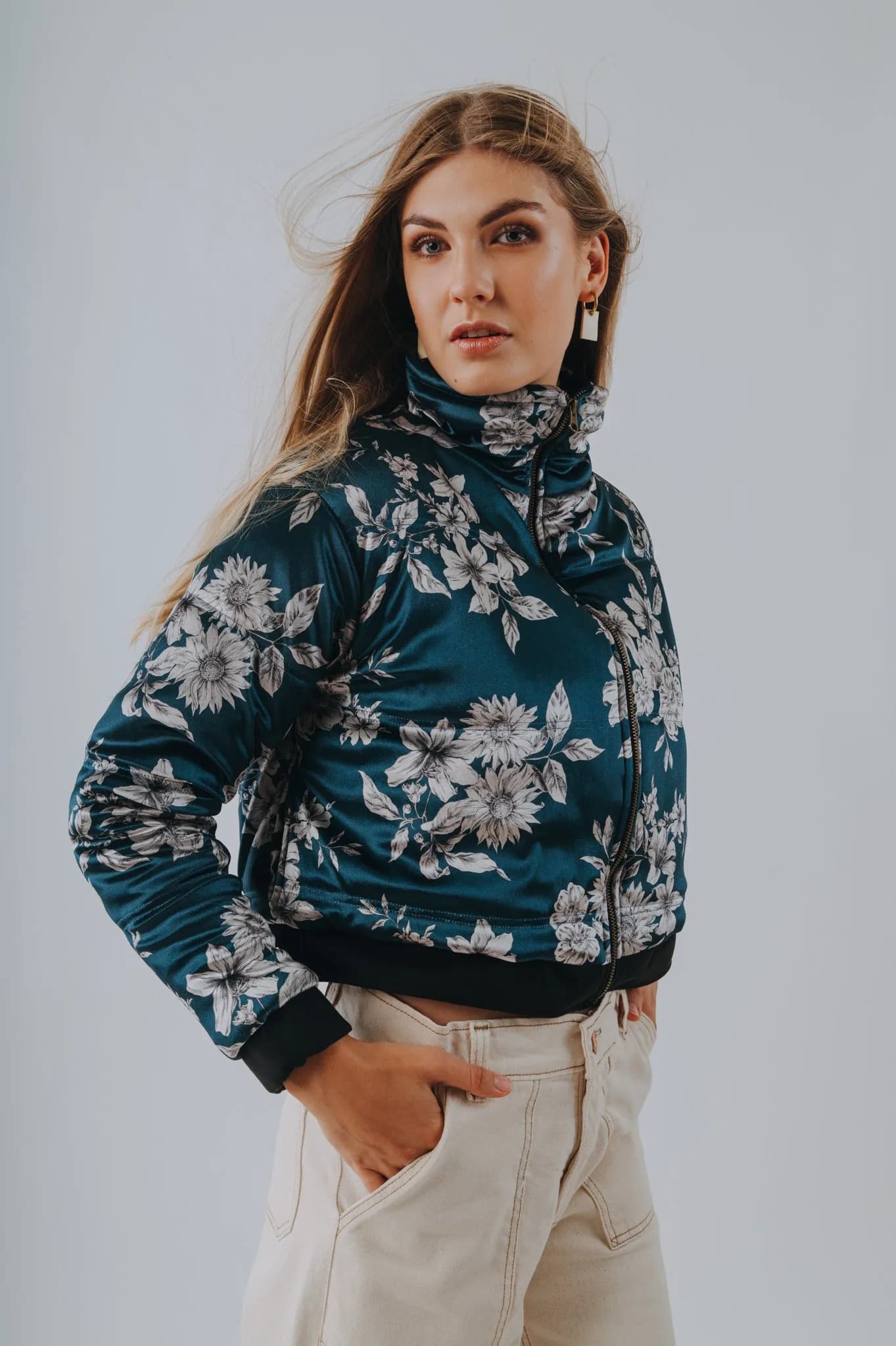 Bomber Florecer — Abrigos Azul · BONA