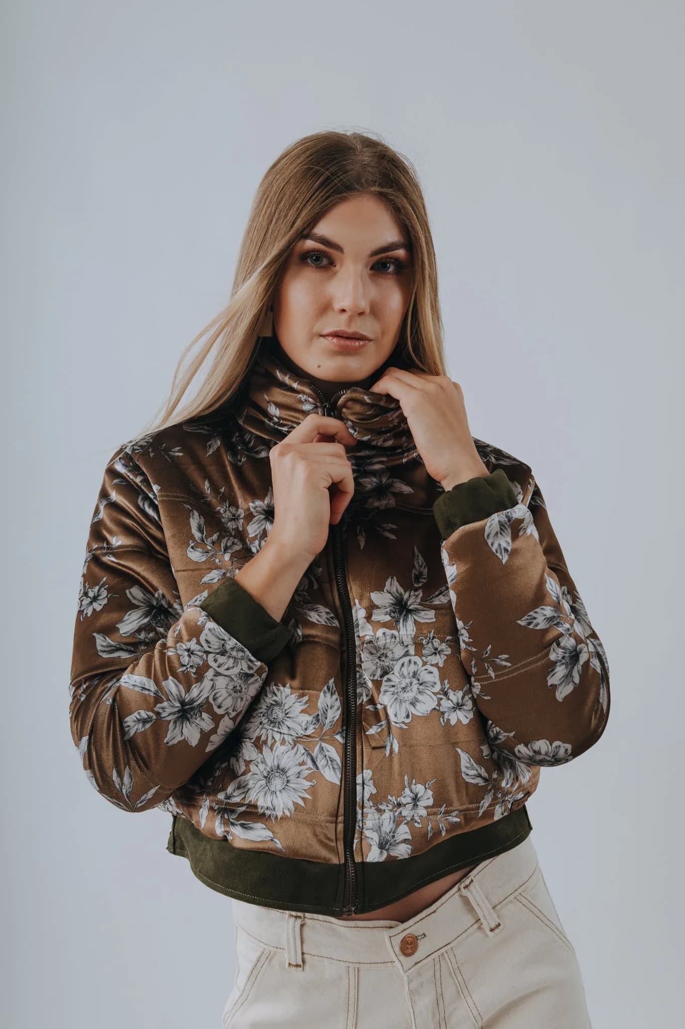 Bomber Florecer — Abrigos Azul · BONA