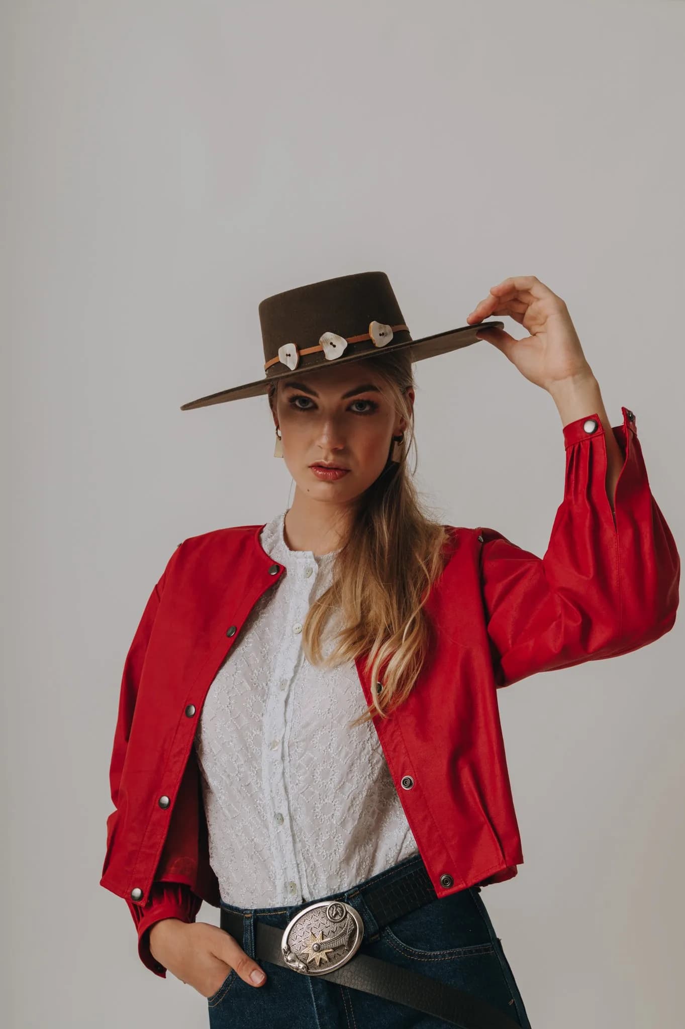 Sombrero Campero (Paño de lana, cuero & guampa) — Gorros de cuero Beige · BONA