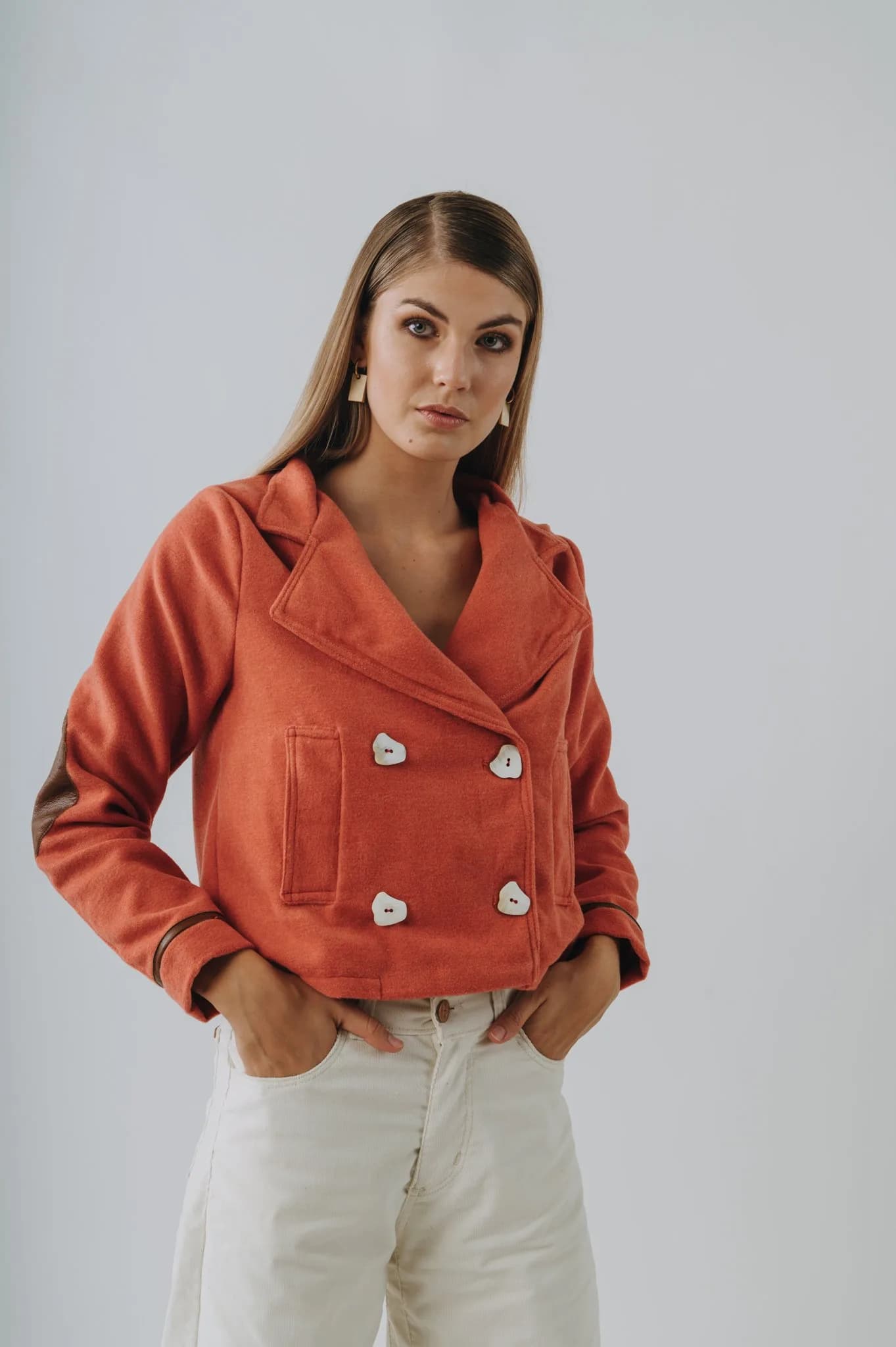 Blazer Elegant Fusion (Paño de lana, cuero & guampa) — Abrigos de cuero · BONA
