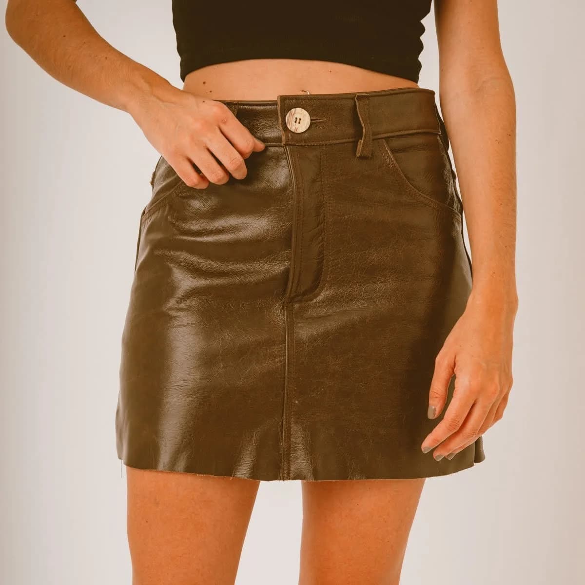 Basic Leather Skirt — Leather clothing de cuero · BONA