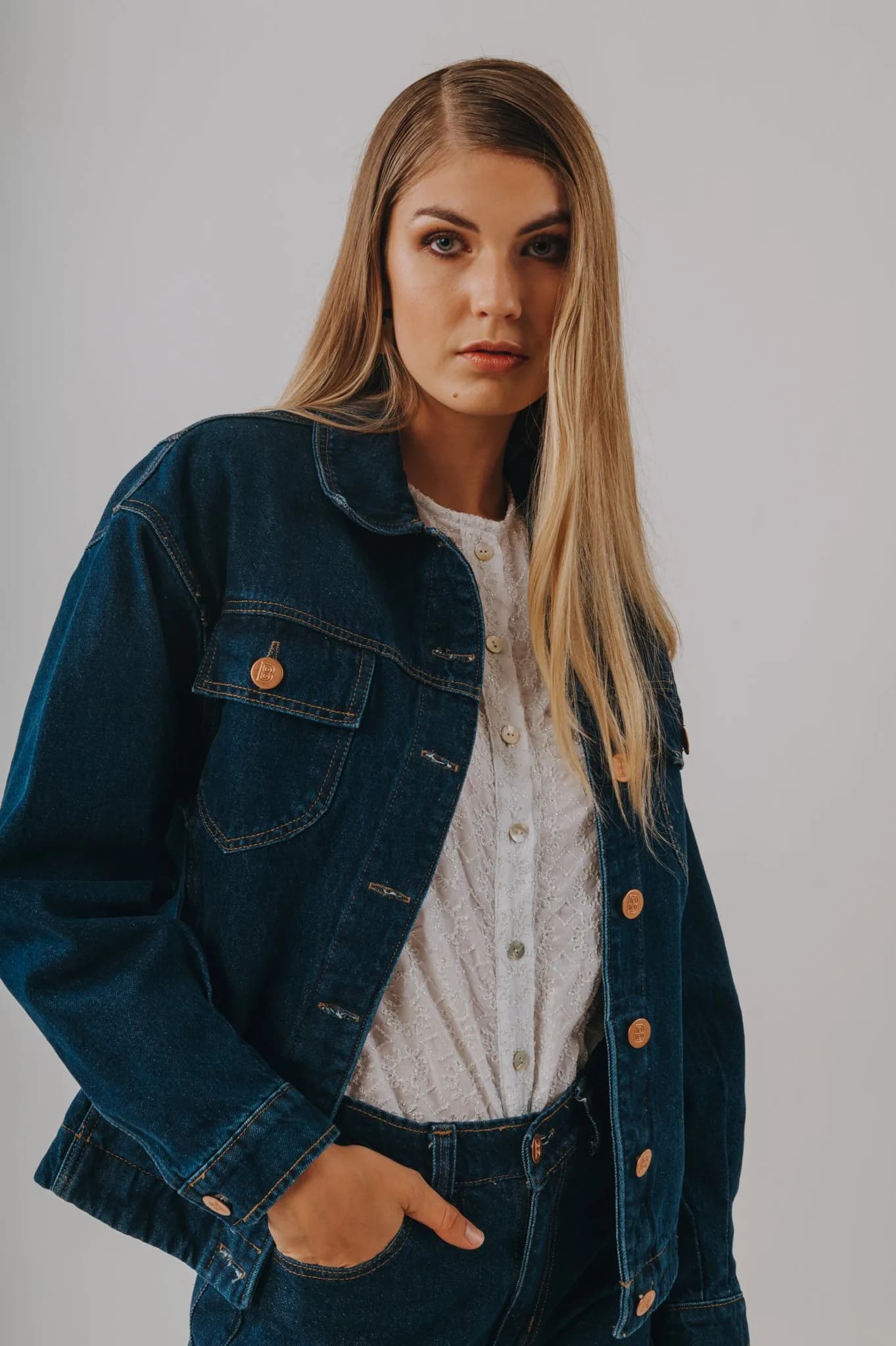 Bomber Denim Raiz — Abrigos · BONA