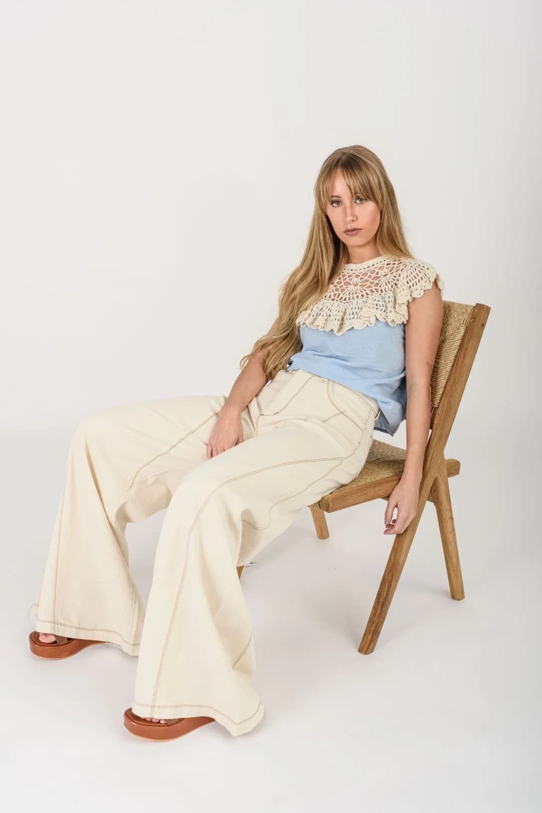 Blusa Magnolia — Camisas y blusas Celeste · BONA