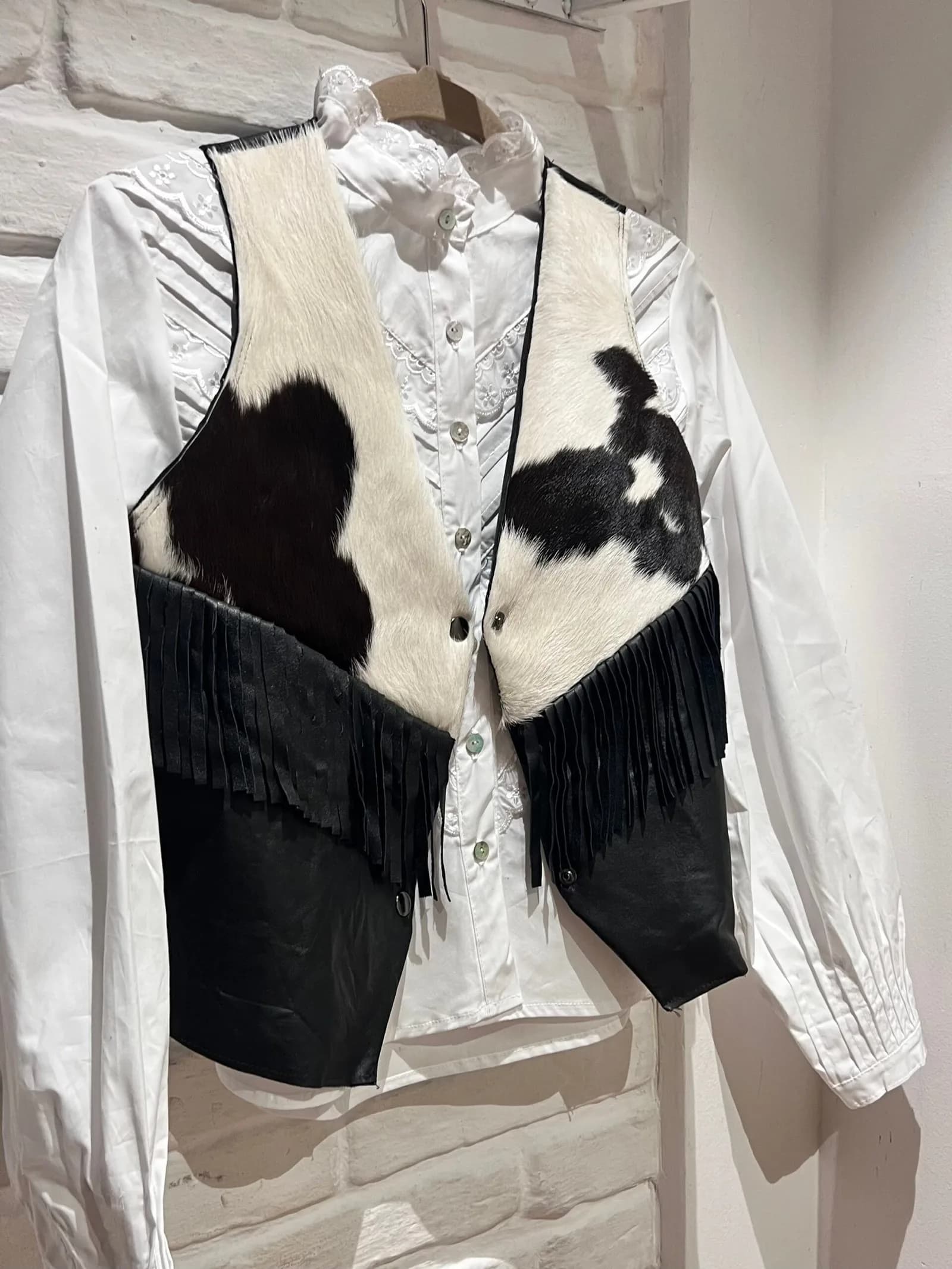Calf Leather Vest — Camisas y blusas · BONA