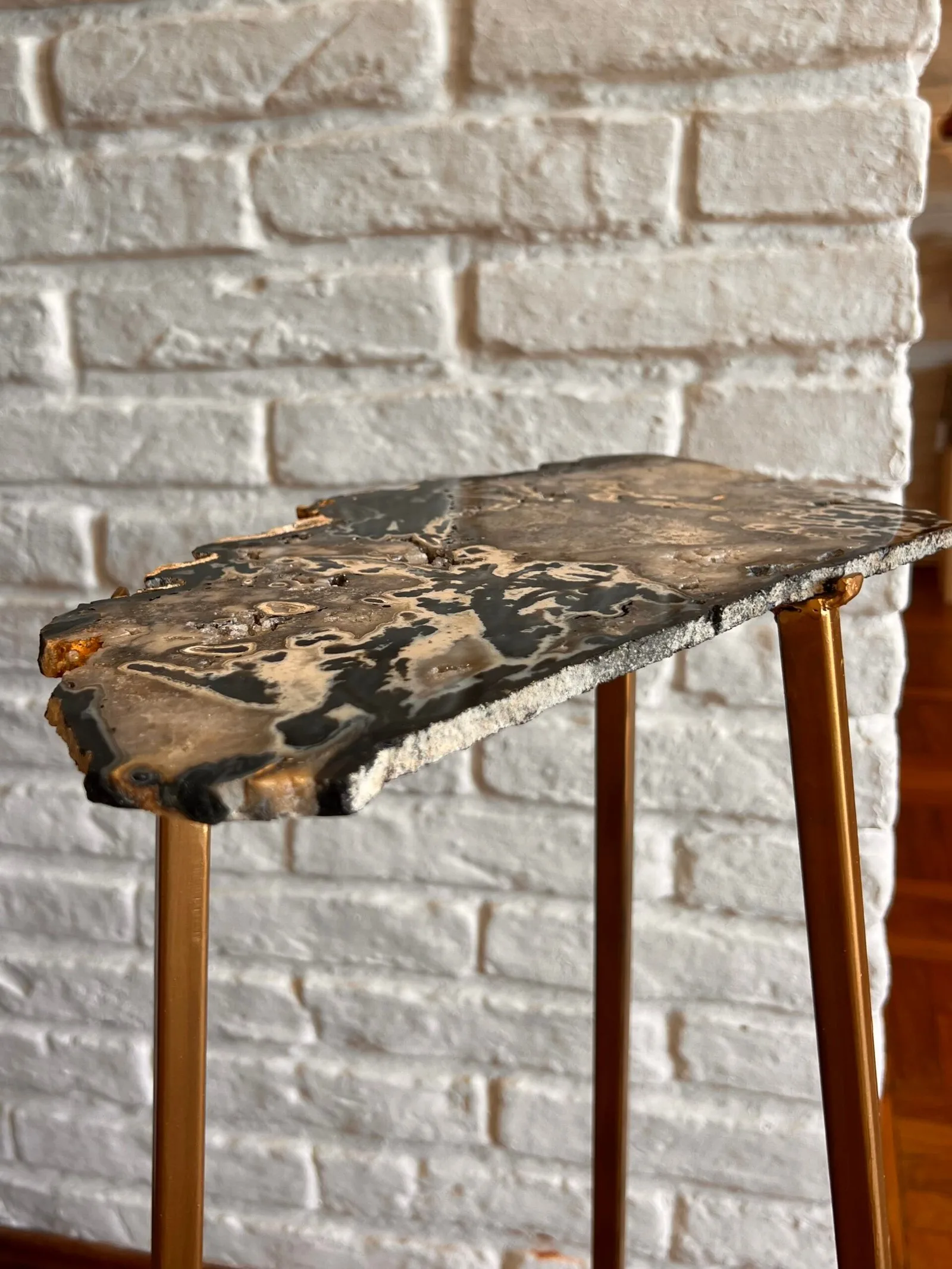 Mesa Auxiliar de Ágata – Deneb